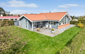 Nice Home In Juelsminde With Kitchen, Juelsminde